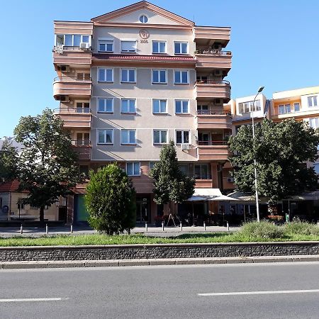Ap Apartment Near Center Park Skopje Bagian luar foto